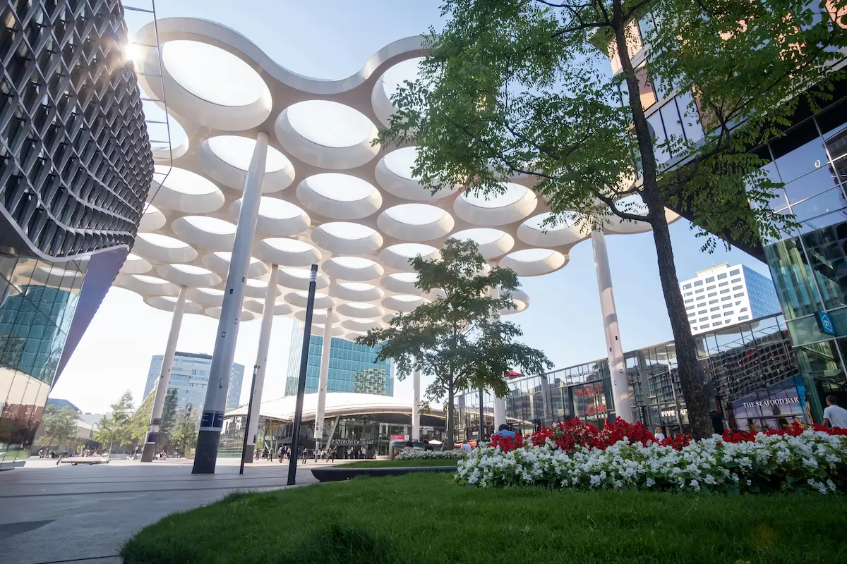 Elevating Corporate Workspaces: The Synergy of Design, Tech, and Maintenance